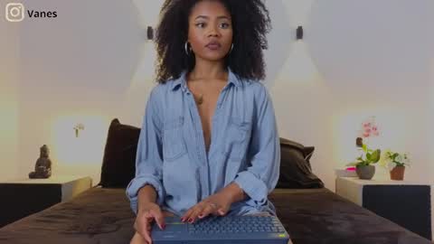 Snapshot of vanestrauss chatting on 03/04/25, 07:32 New account follow me online show from 03/04/25, 07:32