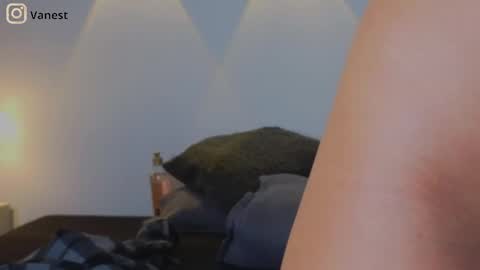 Snapshot of vanestrauss chatting on 03/11/25, 12:22 New account follow me online show from 03/11/25, 12:22