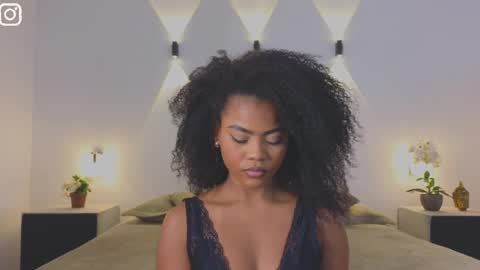 Snapshot of vanestrauss chatting on 09/11/25, 08:31 New account follow me online show from 09/11/25, 08:31