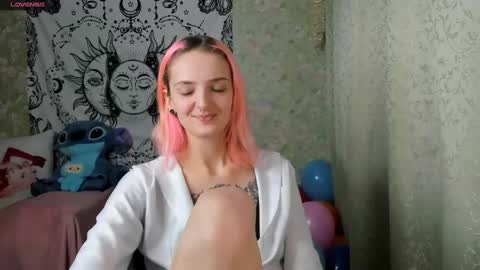 Snapshot of vanilla_arya chatting on 12/19/24, 09:51 Adelina online show from 12/19/24, 09:51