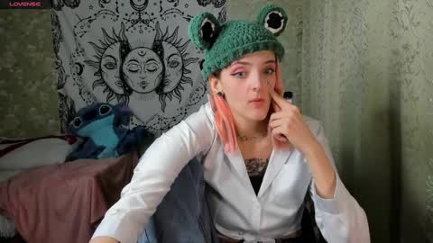 Snapshot of vanilla_arya chatting on 01/14/25, 10:02 Adelina online show from 01/14/25, 10:02