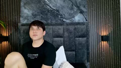 vanilla_hot_ online show from 11/18/25, 07:07