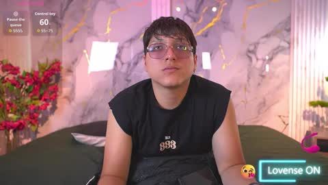 vanilla_hot_ online show from 12/14/25, 07:29