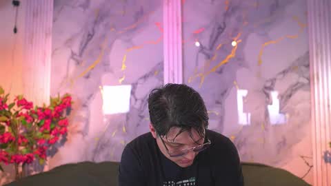 vanilla_hot_ online show from 12/16/25, 07:30