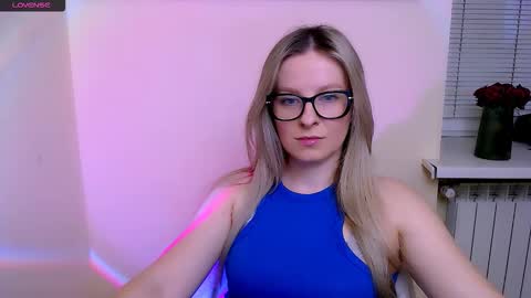 Snapshot of vanillaex_ chatting on 02/12/26, 08:20 Mia online show from 02/12/26, 08:20