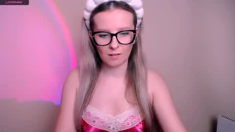 Snapshot of vanillaex_ chatting on 02/14/26, 07:49 Mia online show from 02/14/26, 07:49