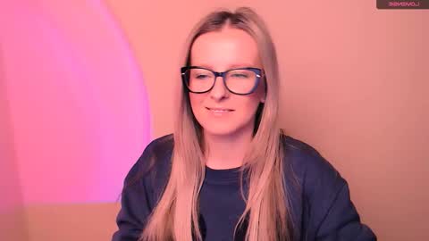 Snapshot of vanillaex_ chatting on 02/15/26, 05:20 Mia online show from 02/15/26, 05:20