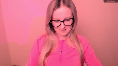 Snapshot of vanillaex_ chatting on 02/21/26, 05:03 Mia online show from 02/21/26, 05:03