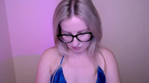 Mia online show from 05/27/26, 04:48