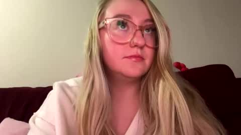 vanillapuddingpie online show from 12/13/24, 01:37