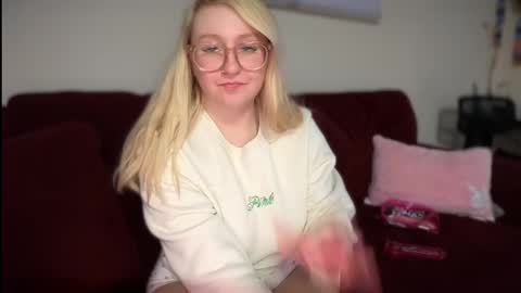 vanillapuddingpie online show from 03/03/25, 12:37