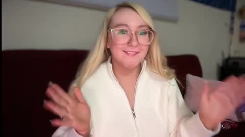 vanillapuddingpie online show from 03/10/25, 12:40