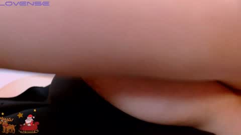 Snapshot of vanne_amet chatting on 12/25/24, 11:33 free follow me online show from 12/25/24, 11:33