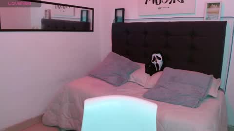 vane online show from 10/31/25, 07:26