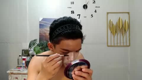 Snapshot of vanxxx2005 chatting on 01/06/25, 12:57 vanxxx2005 online show from 01/06/25, 12:57