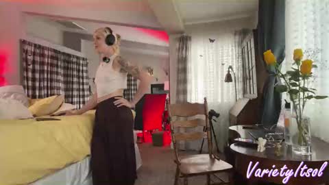 Snapshot of varietyitsol chatting on 04/13/26, 11:32 Variety online show from 04/13/26, 11:32