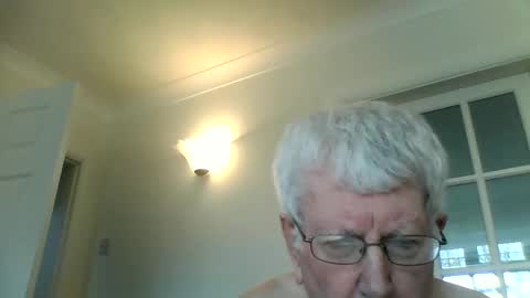 Snapshot of vassus chatting on 12/18/24, 10:40 vassus online show from 12/18/24, 10:40