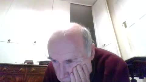 Snapshot of vaughan1010 chatting on 10/31/25, 09:27 vaughan1010 online show from 10/31/25, 09:27