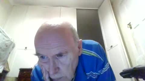 Snapshot of vaughan1010 chatting on 12/15/25, 08:13 vaughan1010 online show from 12/15/25, 08:13