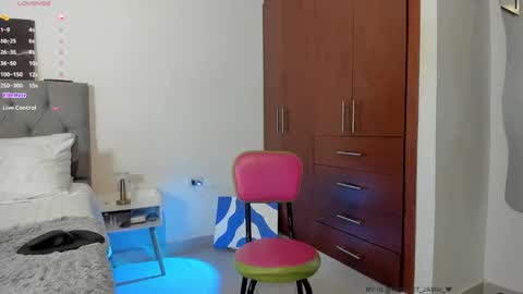 Hi Im Vayolet online show from 11/12/25, 08:19