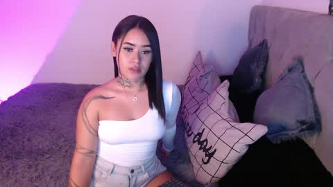 Snapshot of vayolett_bass chatting on 12/04/24, 02:53 Vayolett Bass online show from 12/04/24, 02:53