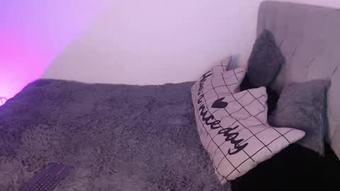 Snapshot of vayolett_bass chatting on 12/20/24, 05:40 Vayolett Bass online show from 12/20/24, 05:40