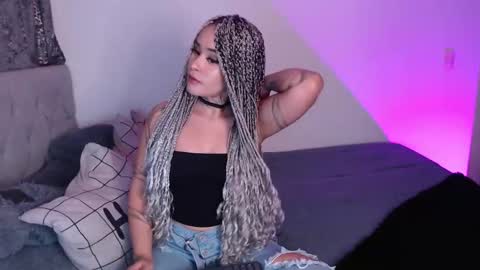 Snapshot of vayolett_bass chatting on 02/25/25, 02:25 Vayolett Bass online show from 02/25/25, 02:25