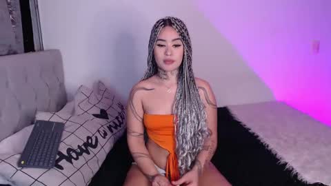 Snapshot of vayolett_bass chatting on 03/05/25, 03:08 Vayolett Bass online show from 03/05/25, 03:08