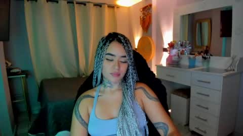 Snapshot of vayolett_bass chatting on 04/28/26, 05:34 Vayolett Bass online show from 04/28/26, 05:34