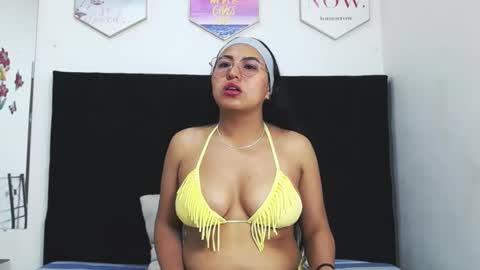 Snapshot of vcoralper chatting on 12/01/25, 12:10 vcoralper online show from 12/01/25, 12:10