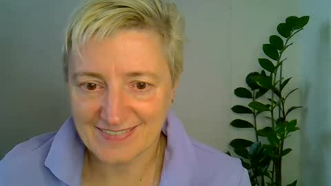 Snapshot of vea_motty chatting on 10/31/25, 08:59 vea_motty online show from 10/31/25, 08:59