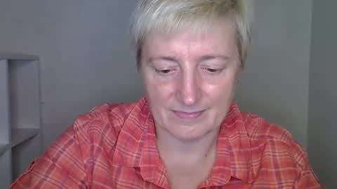 Snapshot of vea_motty chatting on 11/16/25, 01:28 vea_motty online show from 11/16/25, 01:28