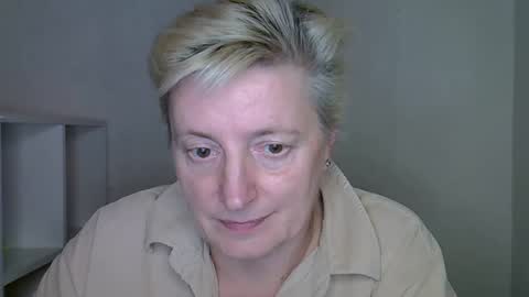 Snapshot of vea_motty chatting on 11/20/25, 08:30 vea_motty online show from 11/20/25, 08:30