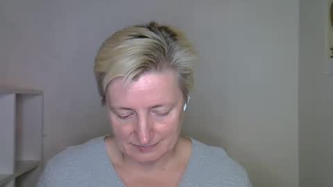 Snapshot of vea_motty chatting on 11/24/25, 06:18 vea_motty online show from 11/24/25, 06:18