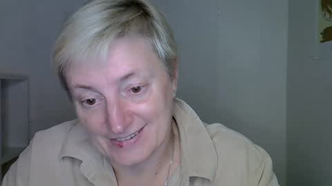 Snapshot of vea_motty chatting on 11/27/25, 01:02 vea_motty online show from 11/27/25, 01:02