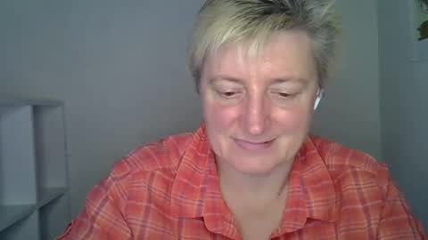 Snapshot of vea_motty chatting on 12/16/25, 11:37 vea_motty online show from 12/16/25, 11:37