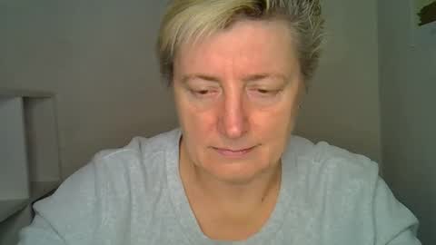 Snapshot of vea_motty chatting on 12/17/25, 07:36 vea_motty online show from 12/17/25, 07:36