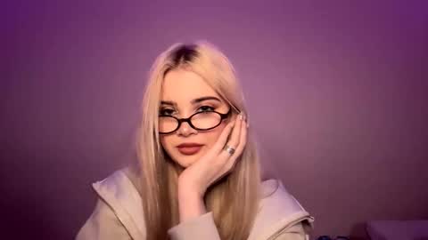 Monika online show from 12/02/25, 12:10