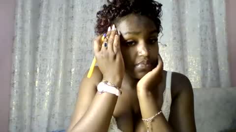 Snapshot of vee_quest chatting on 06/22/26, 03:25 vee_quest online show from 06/22/26, 03:25