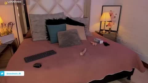 Vee Simons online show from 01/03/25, 12:11