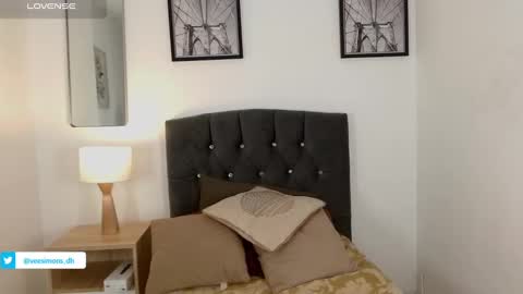 Vee Simons online show from 02/08/25, 09:36