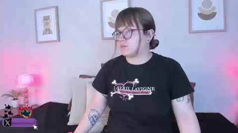 Vee Simons online show from 09/11/25, 08:53