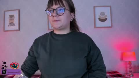 Vee Simons online show from 09/12/25, 07:47