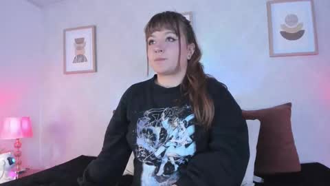 Vee Simons online show from 09/29/25, 07:40