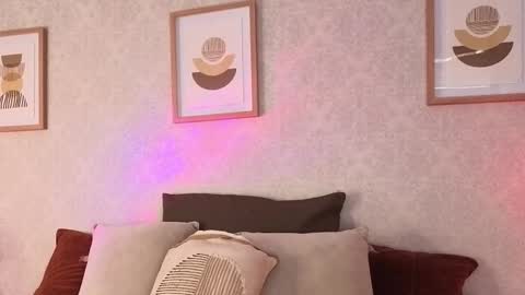 Vee Simons online show from 10/20/25, 07:47