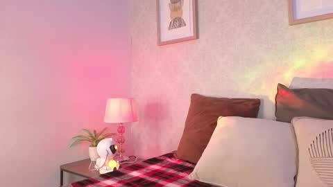 Vee Simons online show from 10/25/25, 07:41