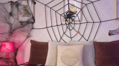 Vee Simons online show from 10/31/25, 07:37