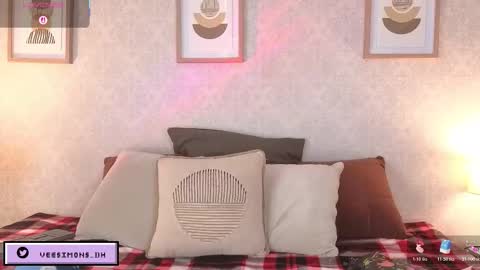 Vee Simons online show from 12/16/25, 07:41