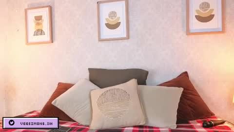 Vee Simons online show from 03/07/26, 07:44