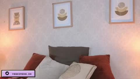 Vee Simons online show from 04/24/26, 07:49